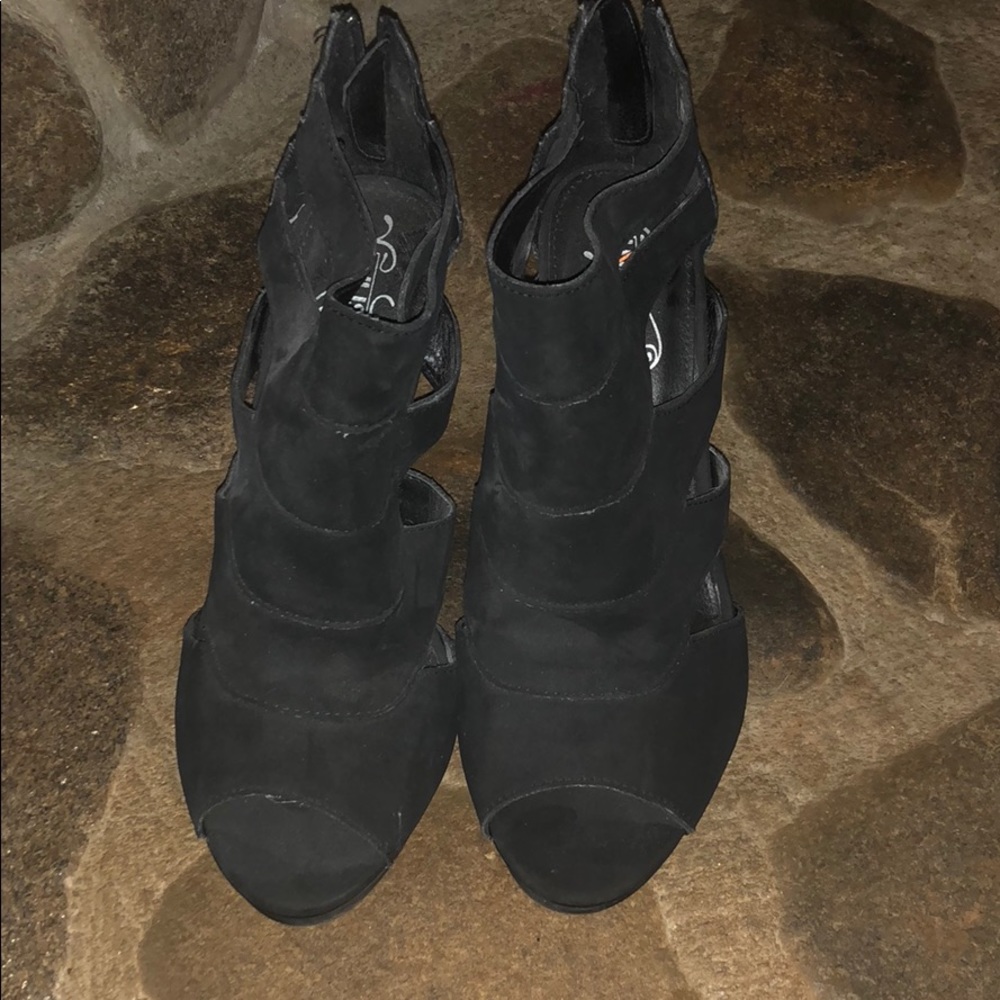 Unlisted black peep toe zip back heels size 8